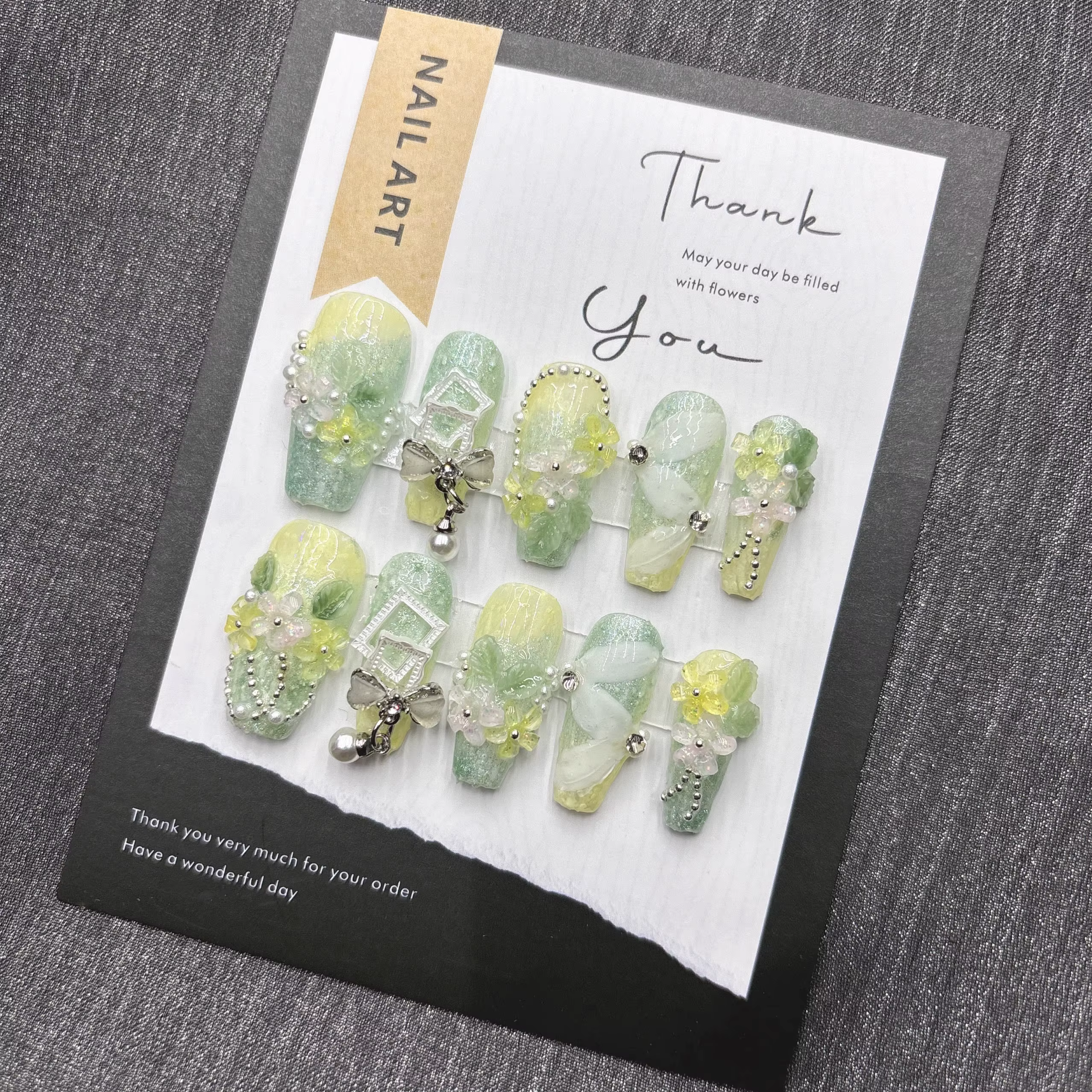 Clous à pression floraux verts doux d'inspiration naturelle avec botaniques en soie flexibles et dét