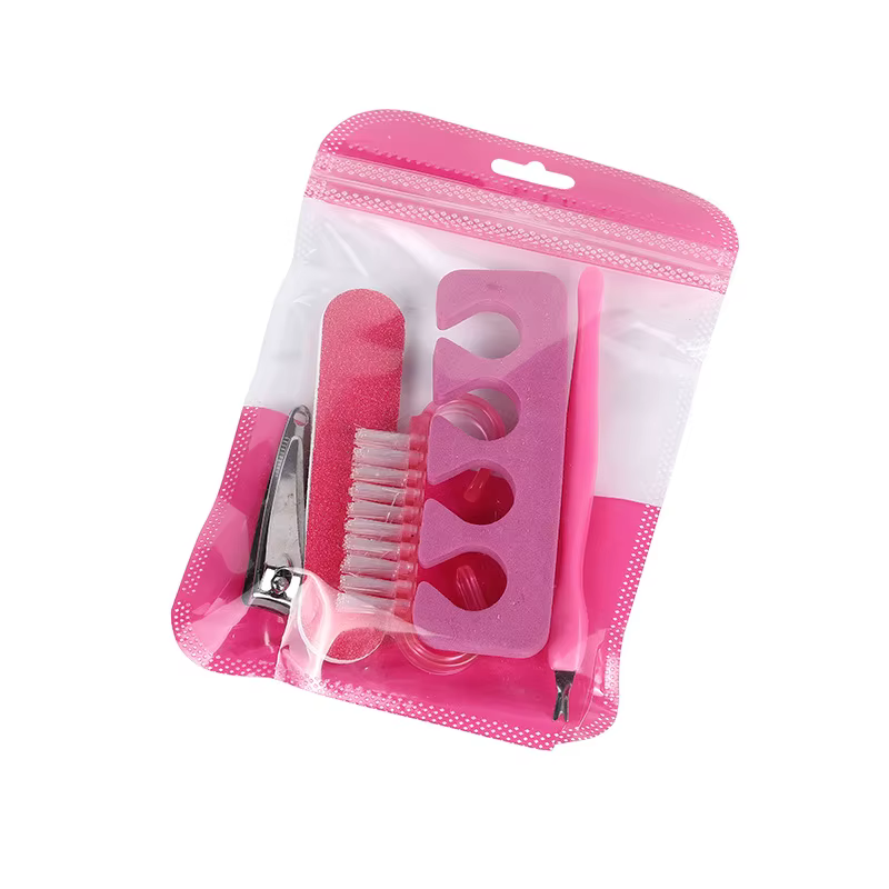 Kit de manucure et pédicure, comprend un coupe-ongles, un poussoir, une brosse à ongles, un séparate