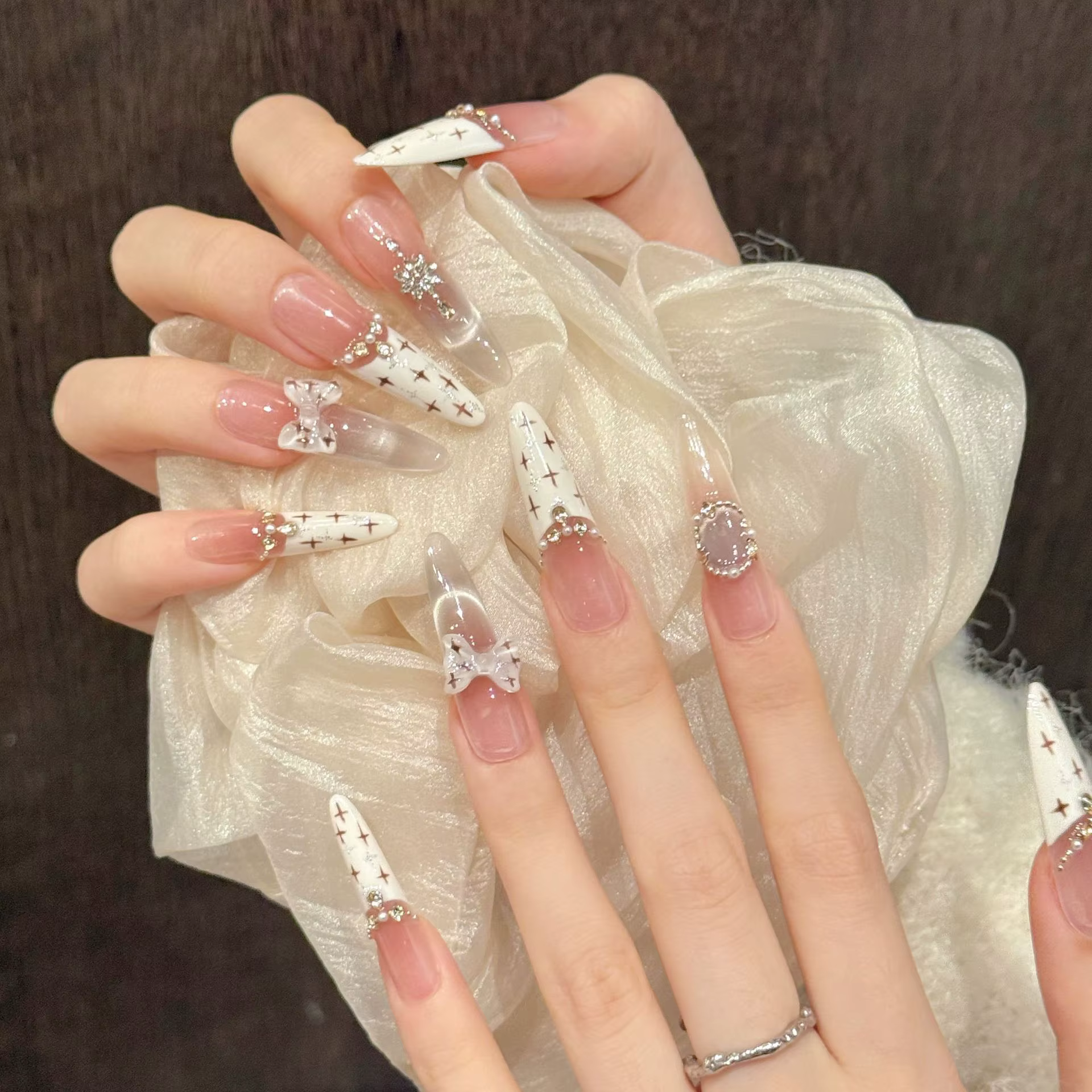 Faux ongles à presser French Manucure Effet Œil de Chat Nœud Papillon Zircon, Nail Art DIY Fait Main