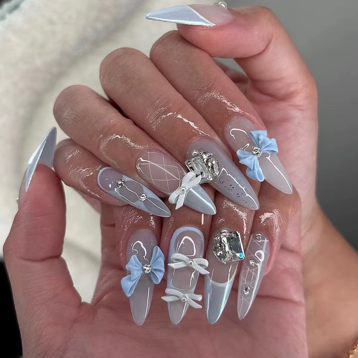 Presse française blanche sur les ongles, modèles de nœud papillon 3D, couleur chair, faux ongles por