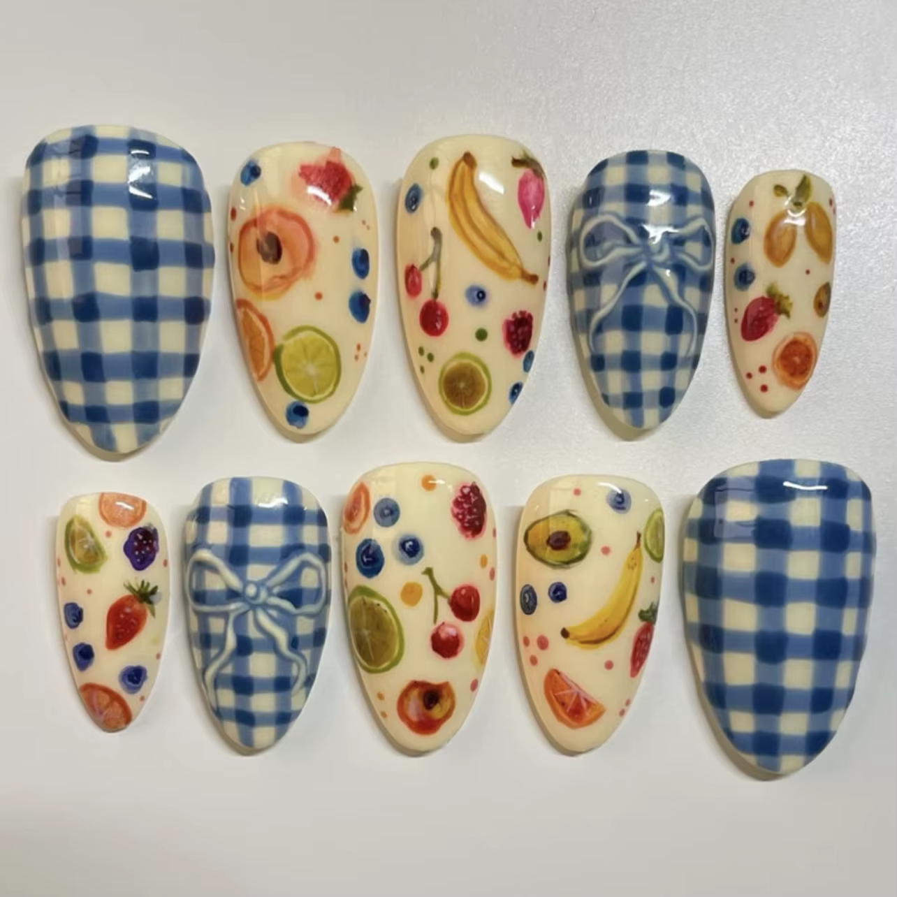 24 faux ongles en amande mi-longs à presser, style Dopamine, avec strass français, motif coccinelle,
