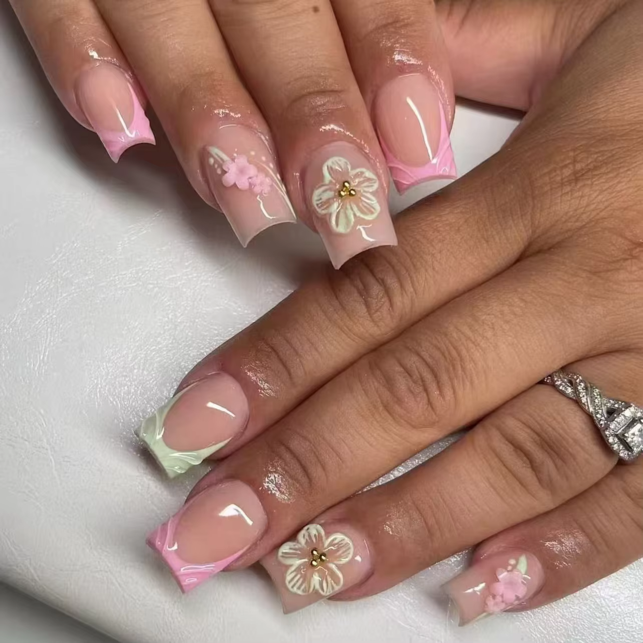 24 faux ongles à presser mi-longs, rose, style français, motif floral, réutilisables, avec perles, p