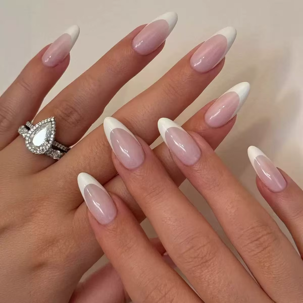 24 faux ongles amande, style français, avec colle, à presser, design bord blanc, portables, simples,