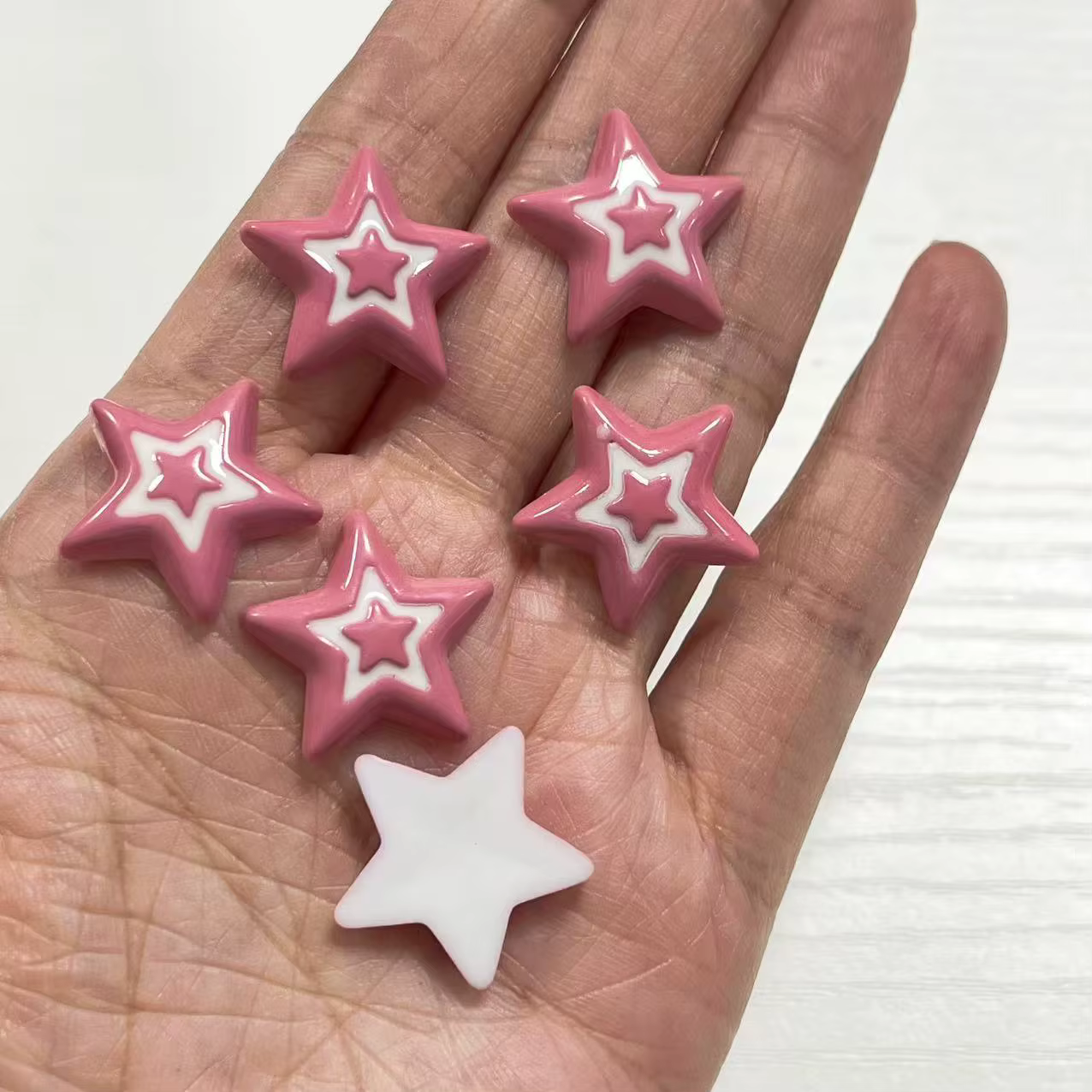 10 pièces de breloques décoratives en résine Kawaii, tendance, rouge et rose, en forme d'étoile et d
