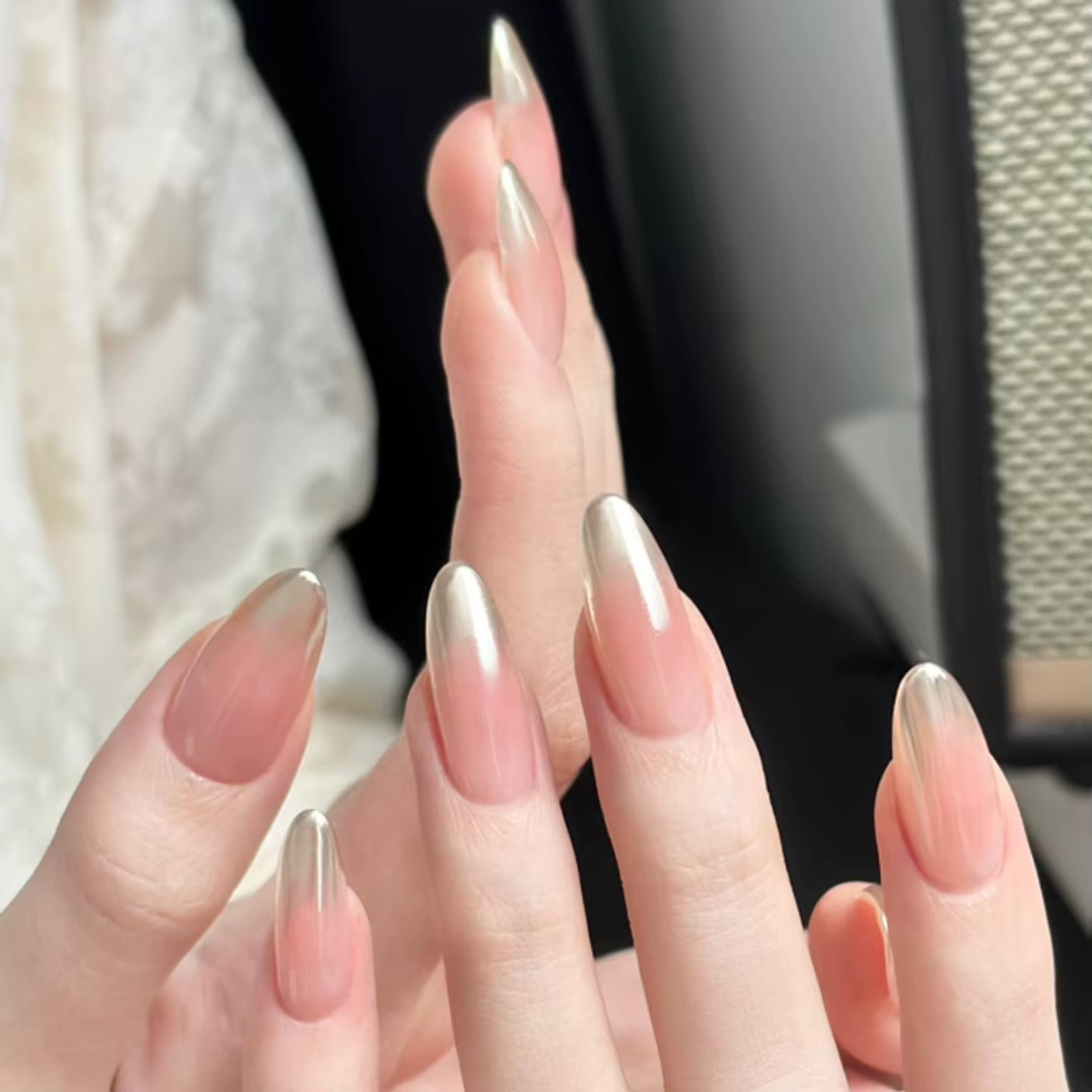 Faux ongles amande bleu nacré effet aurore brillant, style été français, prêts à poser et détachable