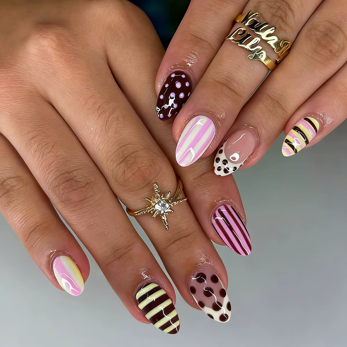24 faux ongles brillants en forme d'amande, motifs rayés colorés et pois, style français, à presser,
