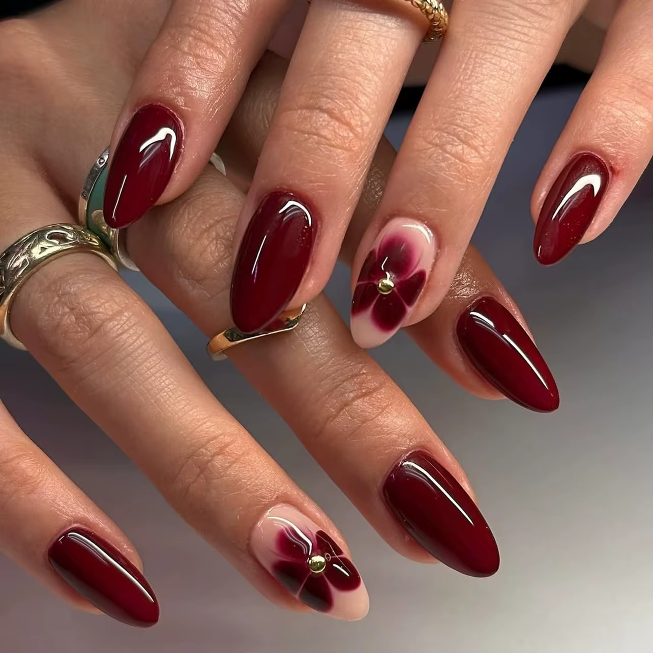 Ensemble d'ongles pour femmes, 24 pièces, en forme d'amande bordeaux, longueur moyenne, couleur unie