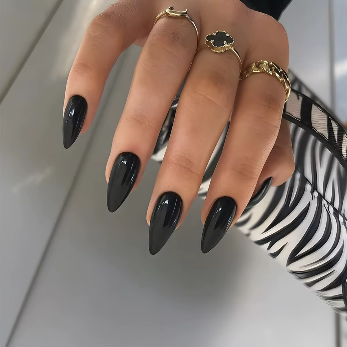 Touchez vos ongles avec 24 morceaux de longueurs midi en forme de goutte, un classique moderne, simp