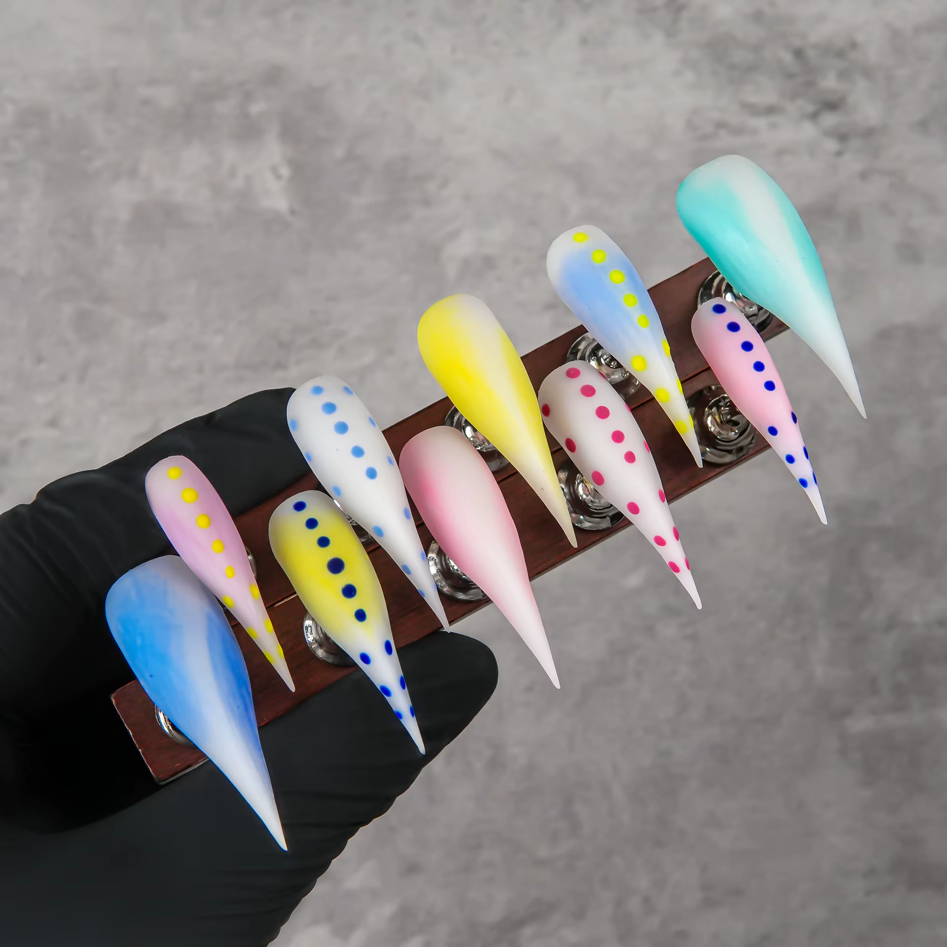 Faux ongles pointus en forme de griffes de dragon à pois macaron, dégradé coloré, manucure haut de g
