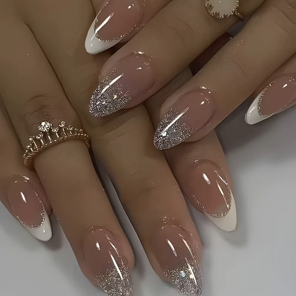 24 faux ongles en forme d'amande de taille moyenne, couleur nude, avec un dégradé de points roses sc