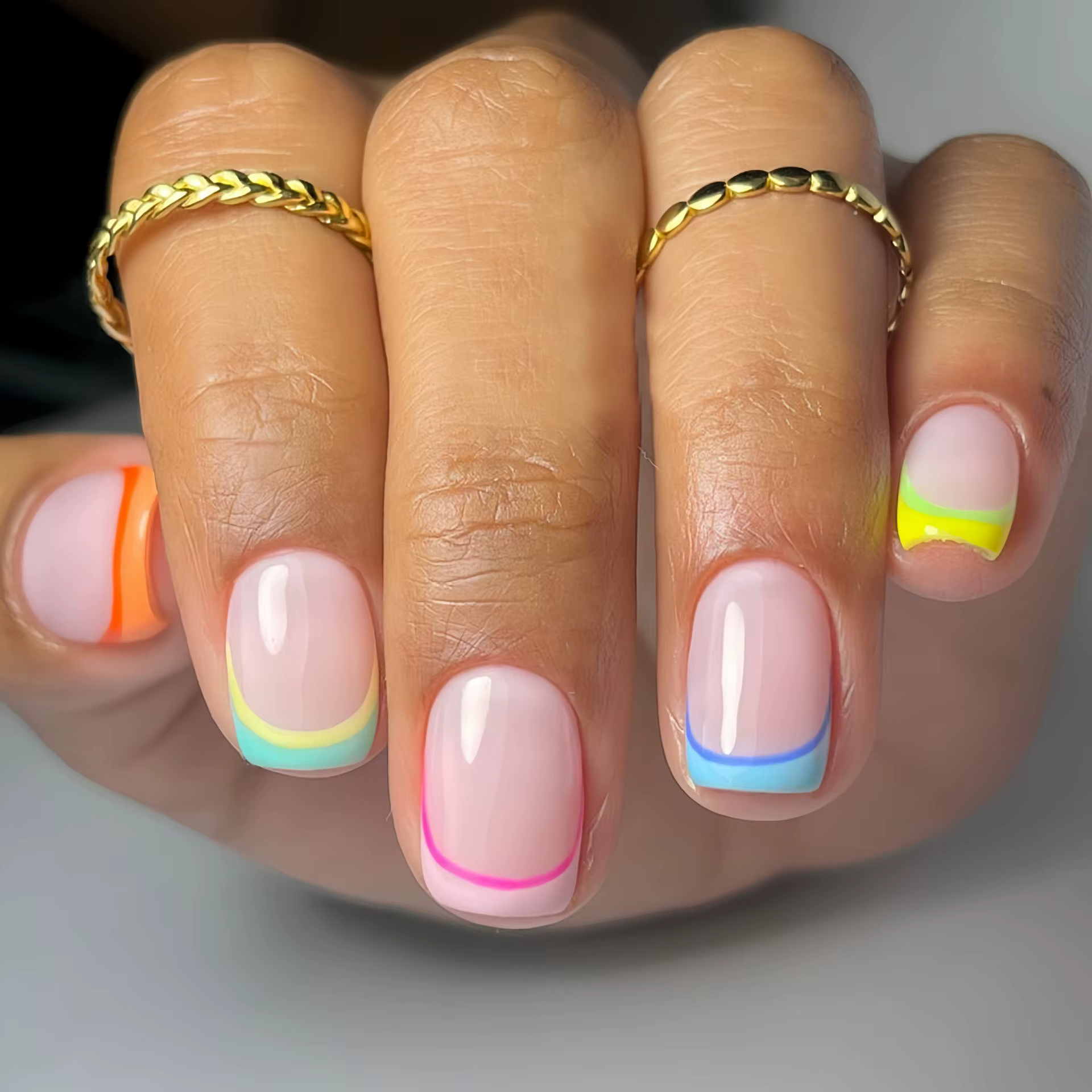 Faux ongles français colorés, 24 pièces, Design à rayures diagonales, courts et ronds, élégants, à p