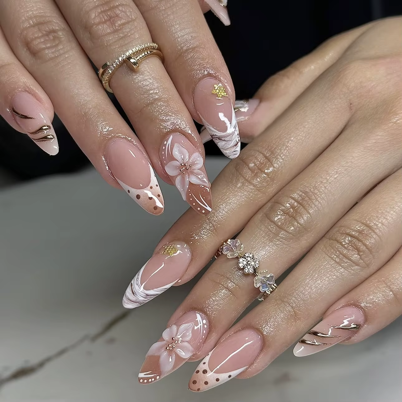 Faux ongles 3D pour femmes et filles, style français, formes amandes, avec pois, fleurs embossées lé