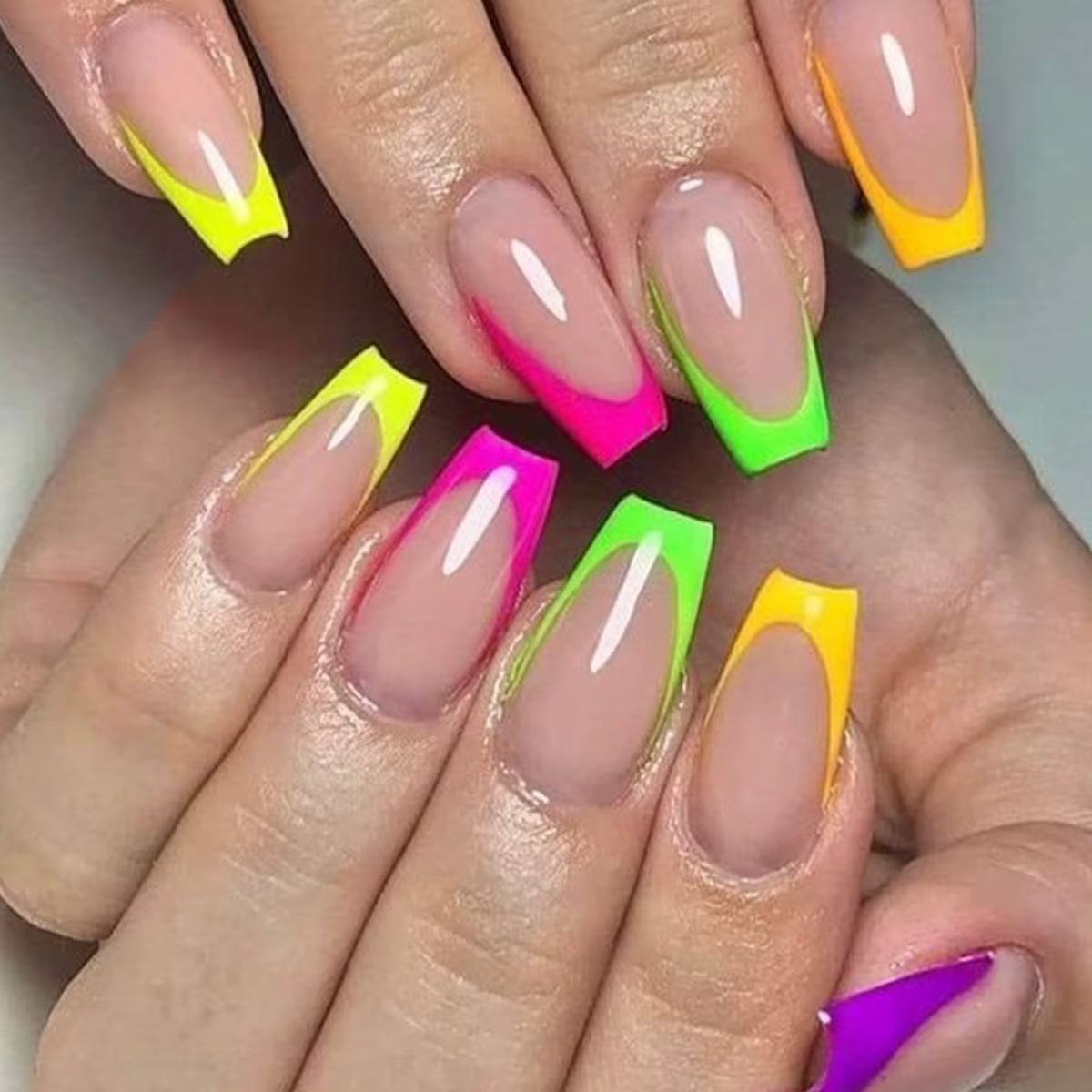 Bâtons de colle simples portables sur faux ongles presse française colorée sur N64 avec motifs longu