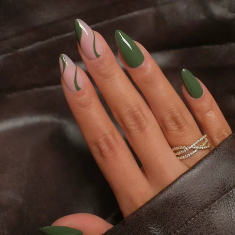Ensemble de 24 ongles artificiels au design simple et élégant, idéal pour créer une manucure raffiné