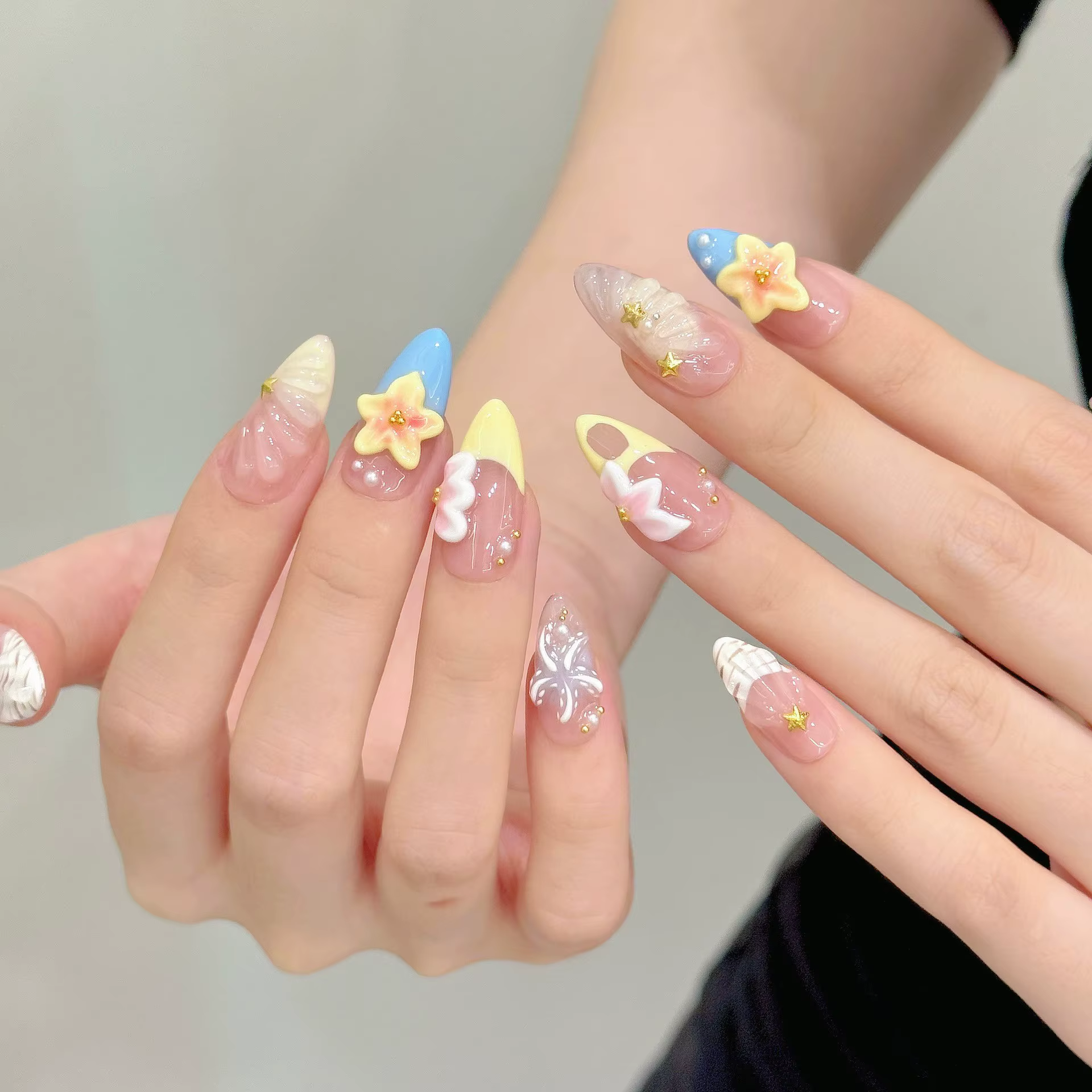 10 pièces presse à la main sur les ongles amande faux ongles 3D étoile de mer fleur décor paillettes