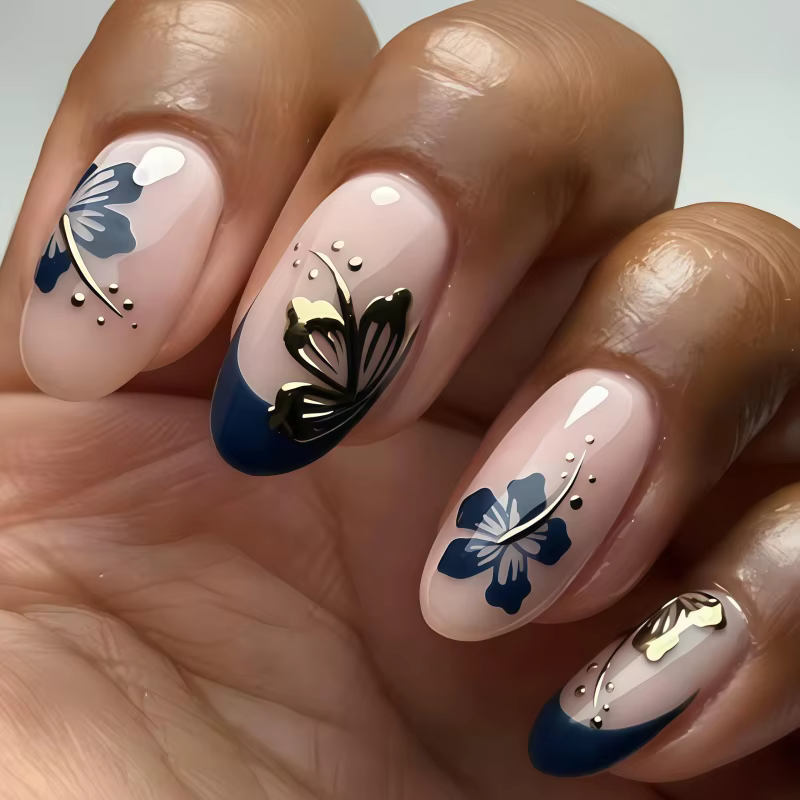 24 faux ongles bleu marine style français, pointus, en forme d'amande, avec motifs papillon doré mét