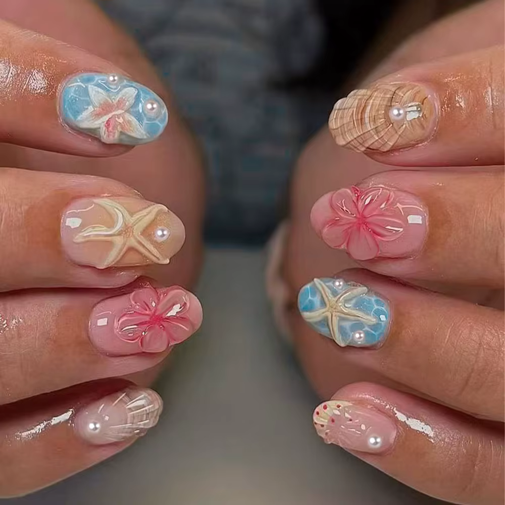 24 pièces par ensemble. Ongles courts ovales en gel 3D à motif floral étoilé et à pois, style French