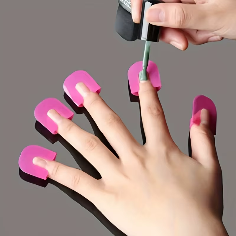 26 Protège-Ongles en Plastique Souple – Anti-Taches, Faciles à Nettoyer, Réutilisables, Idéales pour