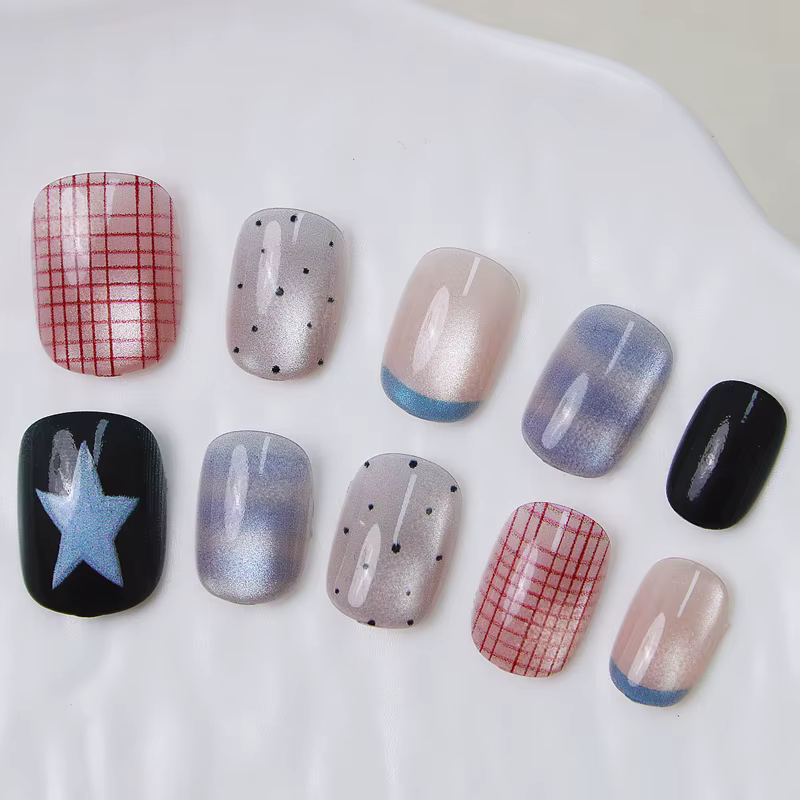 10 faux ongles courts ovales de style français à presser – Motifs simples à rayures colorées et étoi