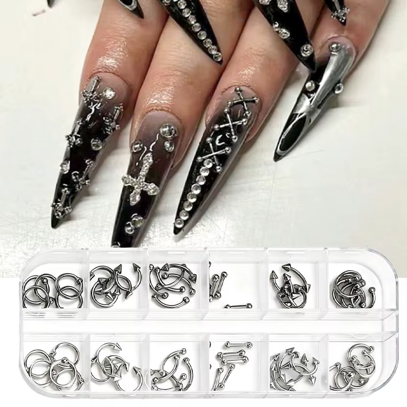 Ensemble de breloques pour ongles gothiques argentées - Décorations 3D en métal pour nail art avec croix