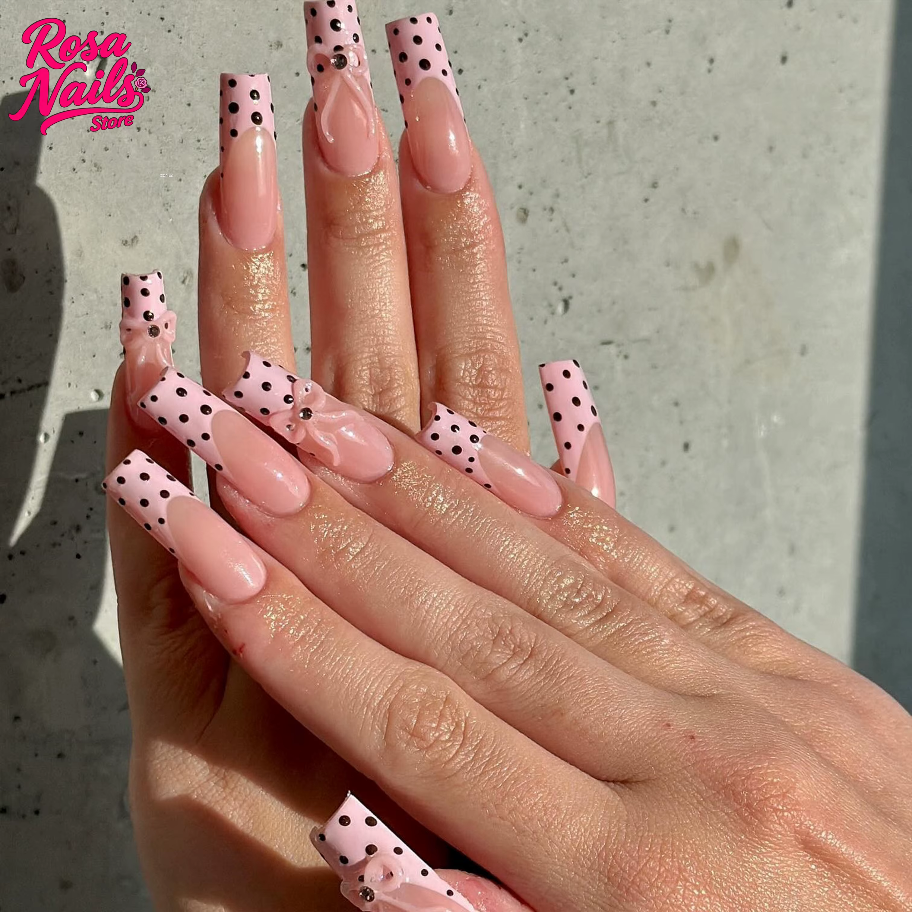 Faux ongles à pois roses