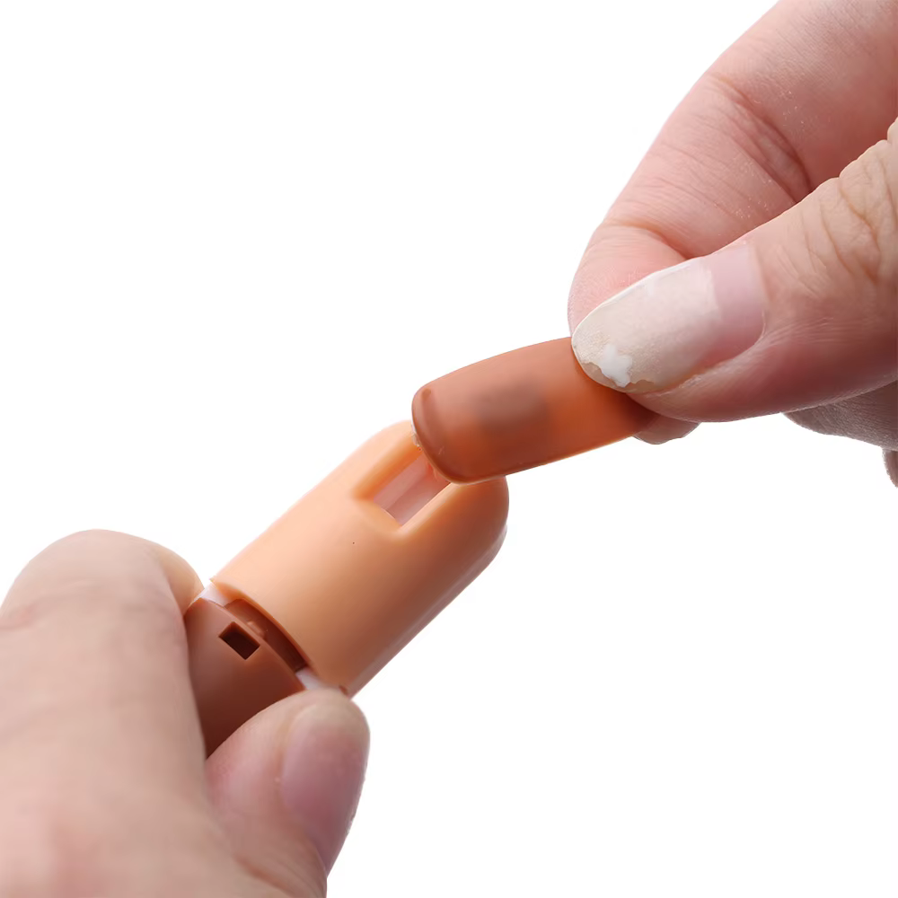 Doigt de pratique d'art d'ongle avec le modèle acrylique réglable de conception