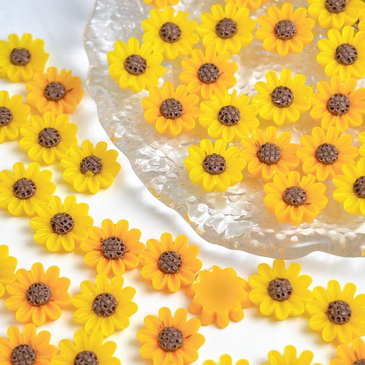 Décorations d'art d'ongle de tournesol simulé de Double couleurs 3D créatif petits breloques