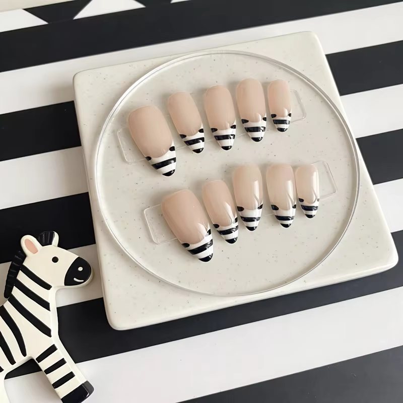 10 faux ongles à presser faits main