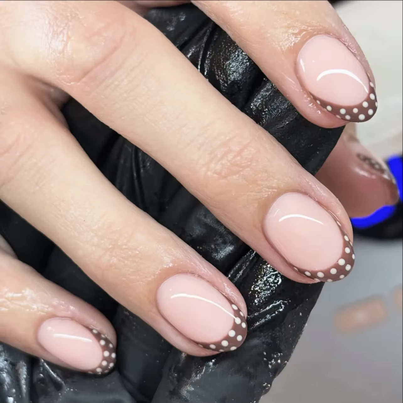 Faux ongles français à pois et amande