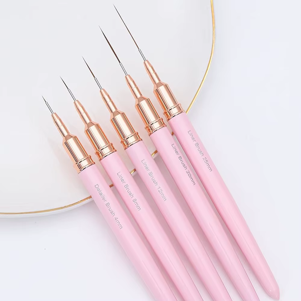 Pinceaux roses pour Nail Art