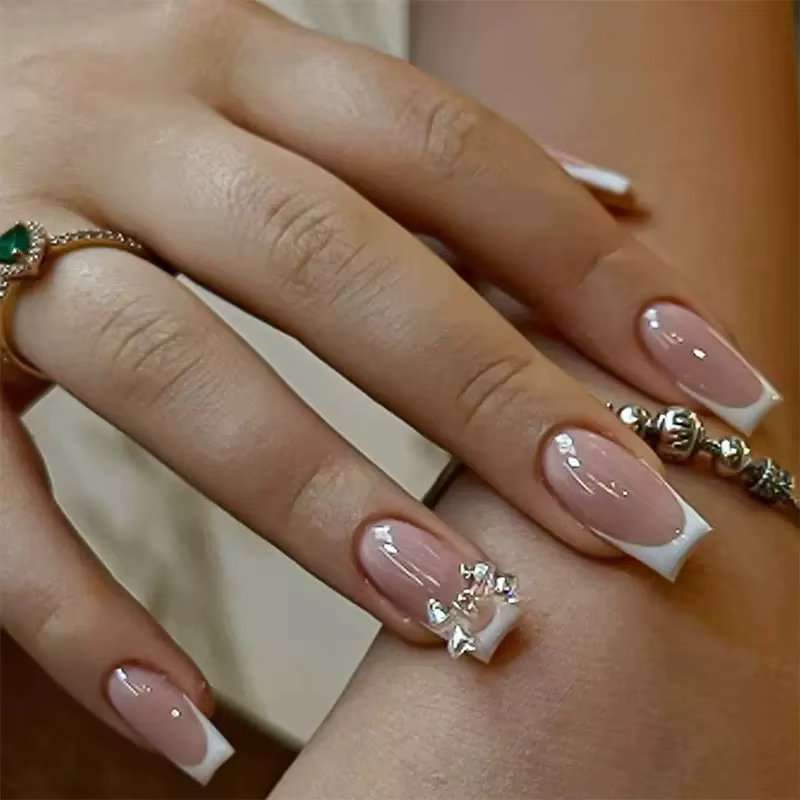 Faux ongles blancs de Style français