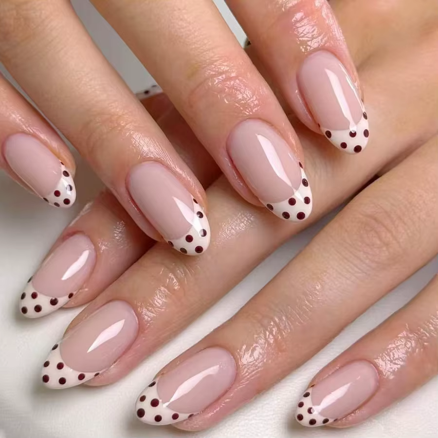 Presse à ongles en amande moyenne de style français doux