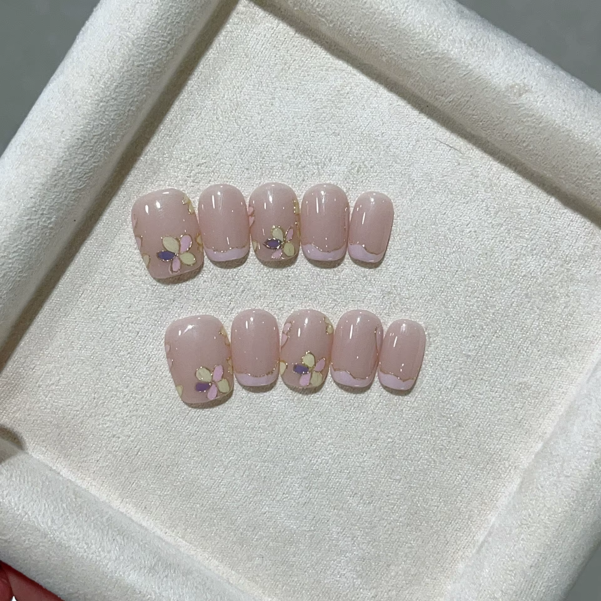 10 faux ongles autocollants œil de chat colorés avec motif papillon brillant