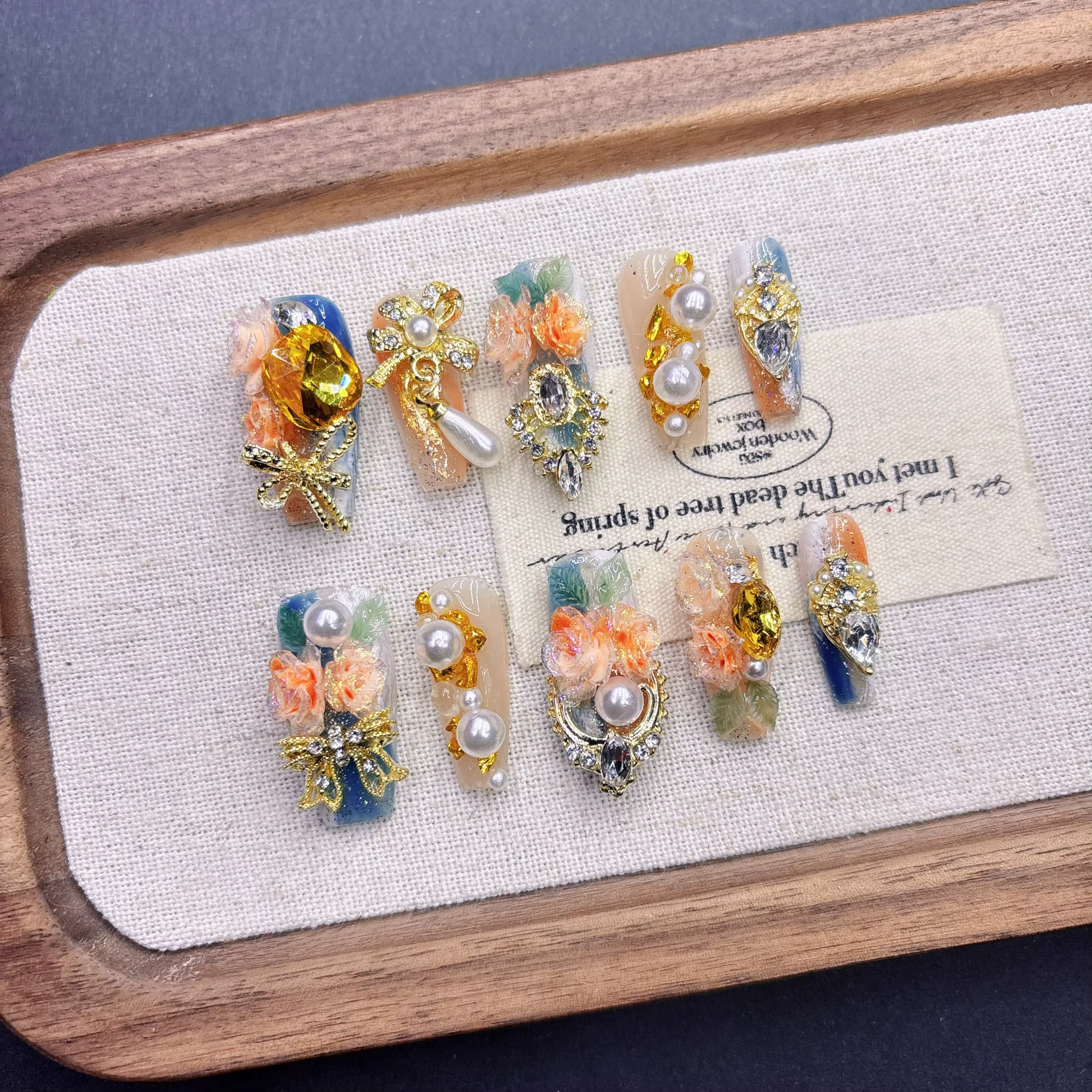 Presse de luxe sur les ongles