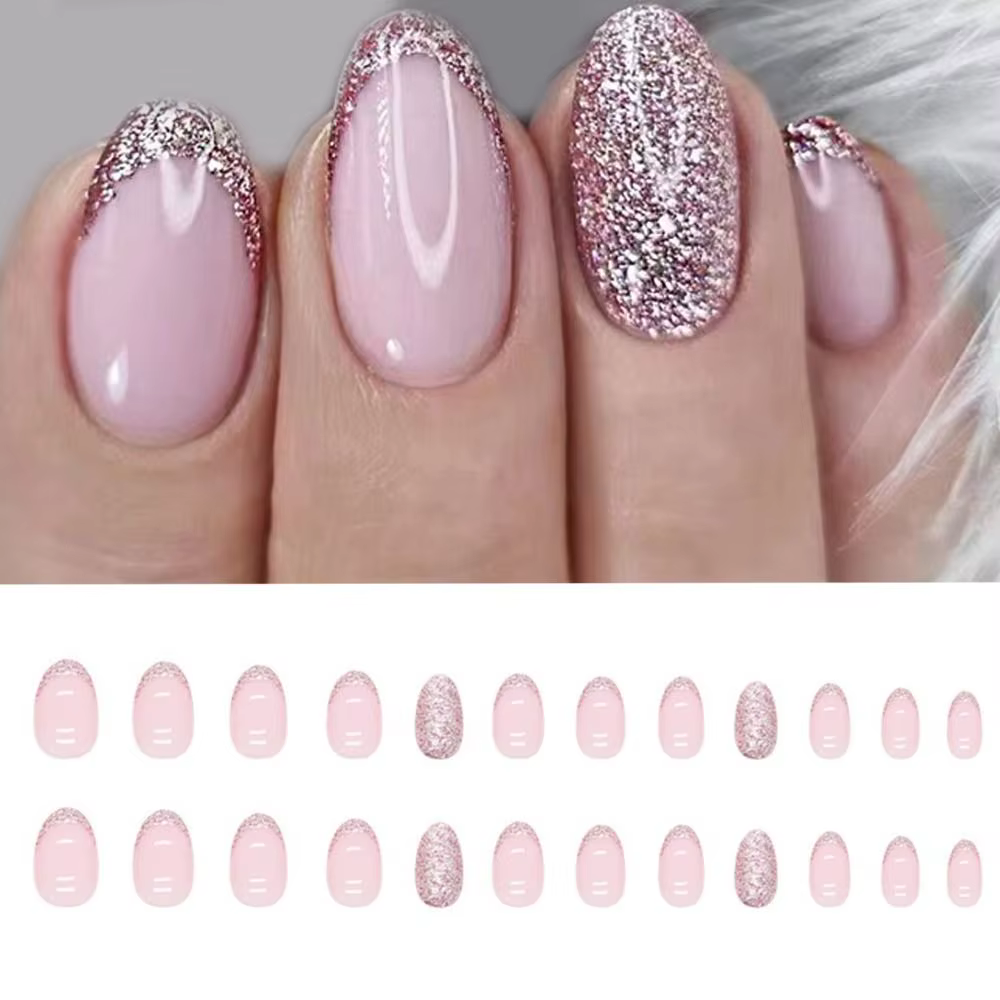 Faux ongles pailletés à base d'amande pour femme