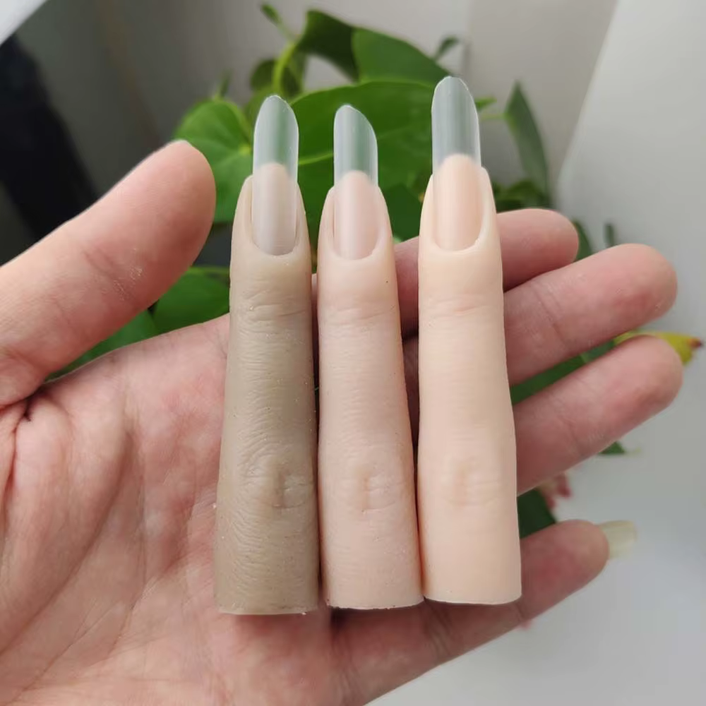 Modèle d'entraînement articulé pour nail art