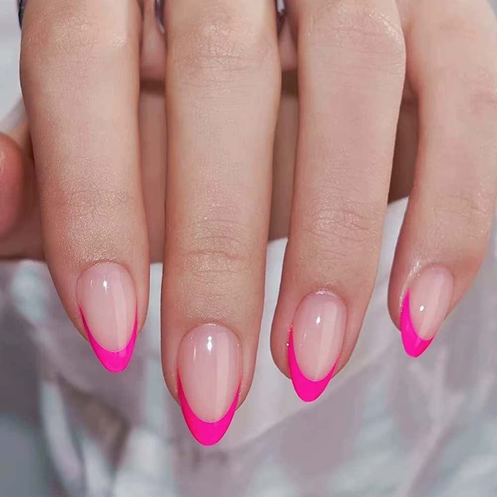 24 faux ongles à presser en forme d'amande