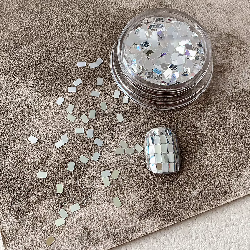 1 pot de paillettes carrées argentées pour ongles