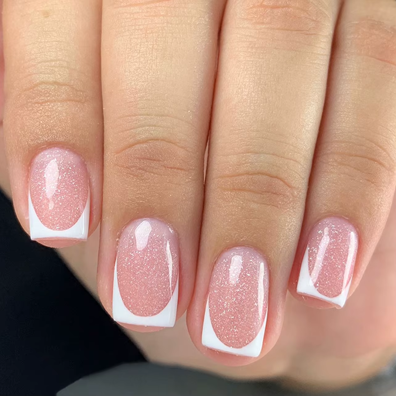 24 faux ongles courts carrés blancs simples à presser