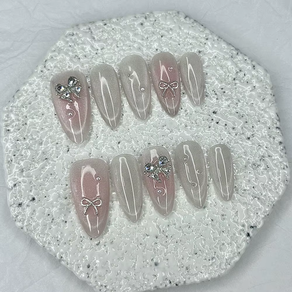 Mignon rose Blush amande fait à la main presse sur les ongles doux
