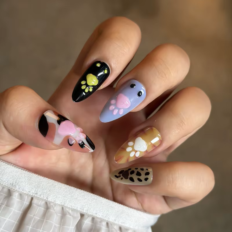 24 faux ongles à presser en forme d'amande