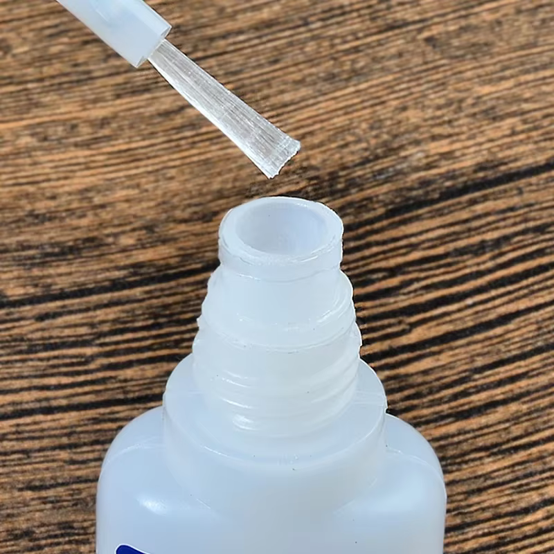Colle à ongles à séchage rapide