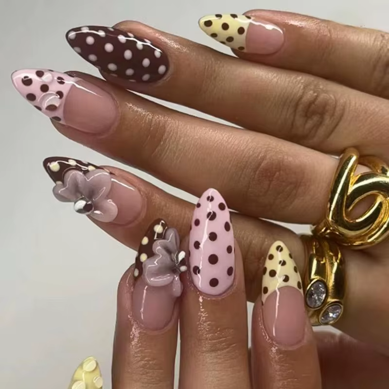 Faux ongles à presser en amande