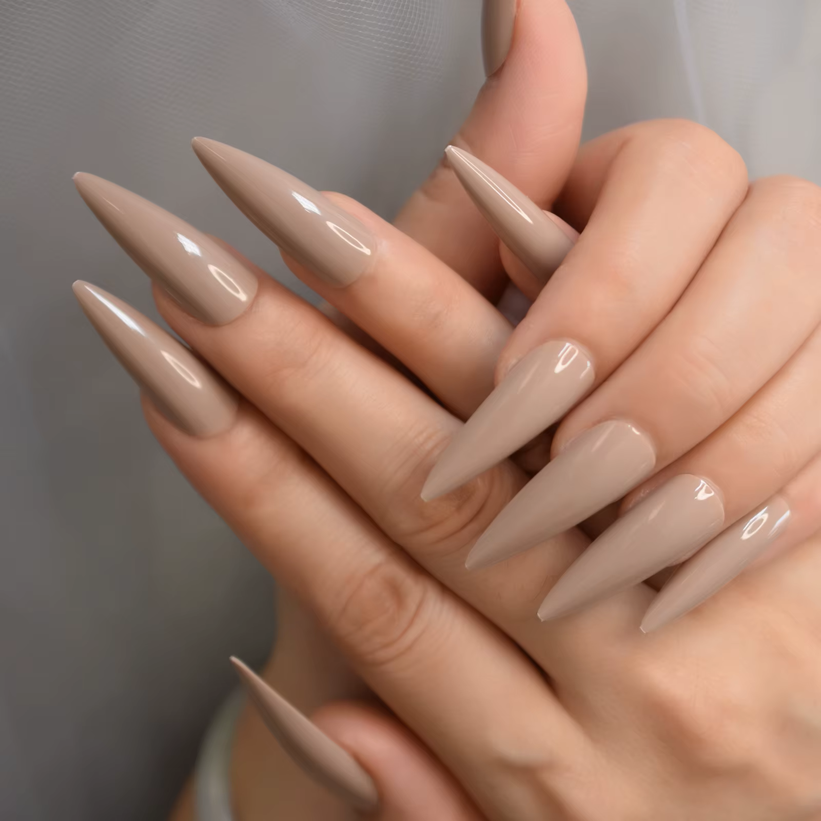 Presse sur faux ongles stiletto longue taille couleurs unies finitions brillantes pour femmes filles art à la main design simple