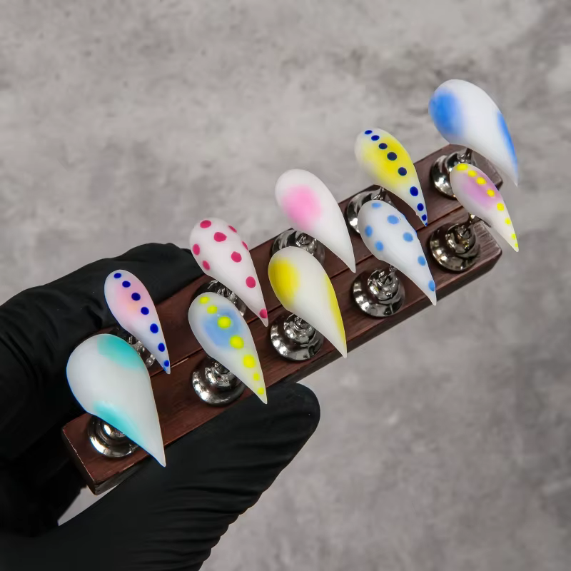 Ongles press-on à pois macaron dégradés