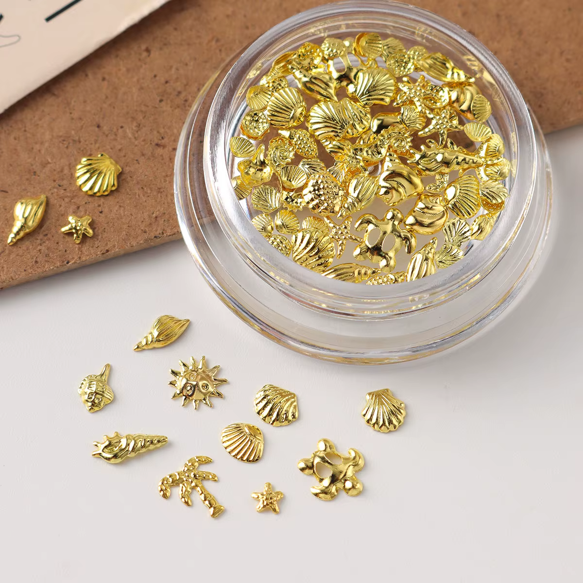 1 Boîte de Décorations Métalliques pour Ongles Thème Océan Doré – Coquillages