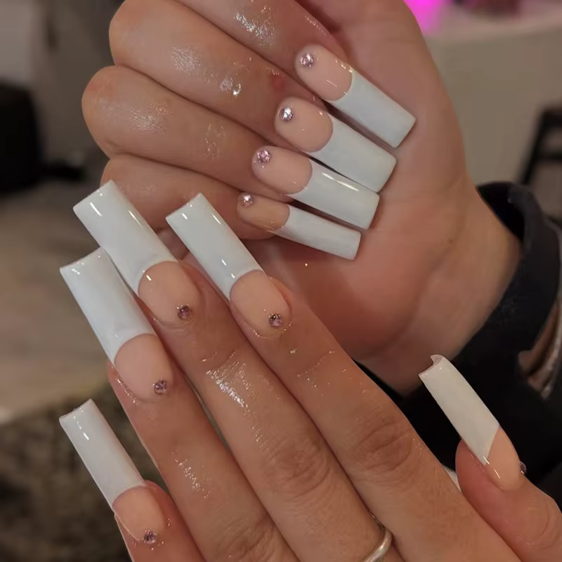 Faux ongles blancs de Style français