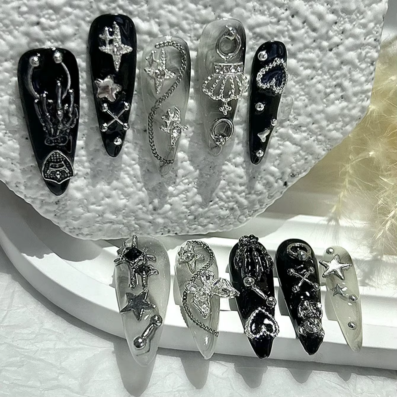 Jirai japonais épices filles presse à la main sur les ongles Y2K noir blanc longue pointe Nail Art 3D papillon étoile
