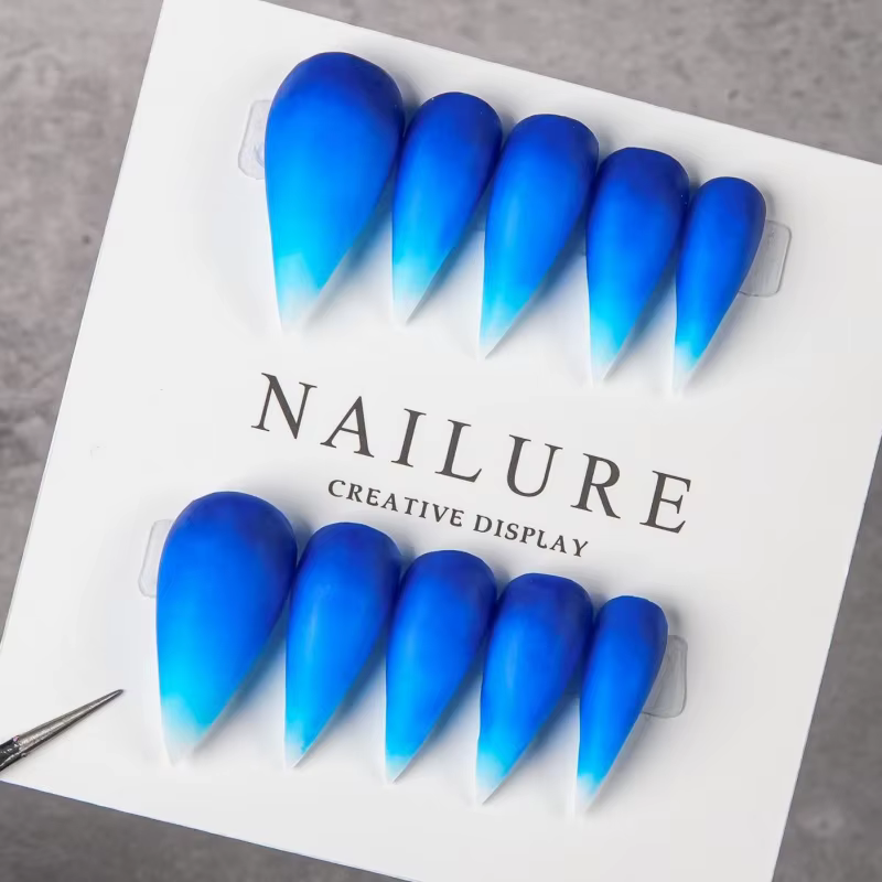 Faux ongles longs à presser