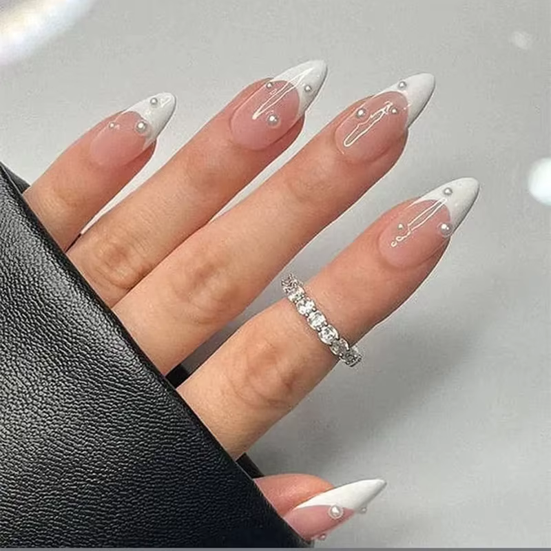 Aurora fait à la main presse sur ongles blanc amande français faux